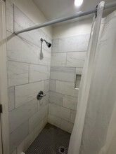 Haskell Apartments in Van Nuys, CA - Foto de edificio - Building Photo