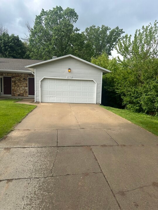2976 Sunshine Pl in Green Bay, WI - Building Photo