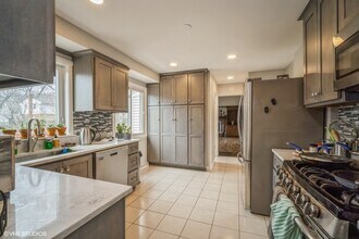 110 Plum Tree Rd in Deerfield, IL - Building Photo - Building Photo