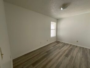 Western Redd in El Paso, TX - Building Photo - Building Photo