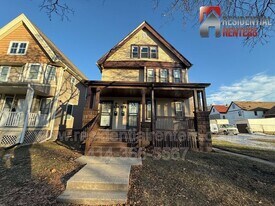 3122 N 28th St in Milwaukee, WI - Building Photo