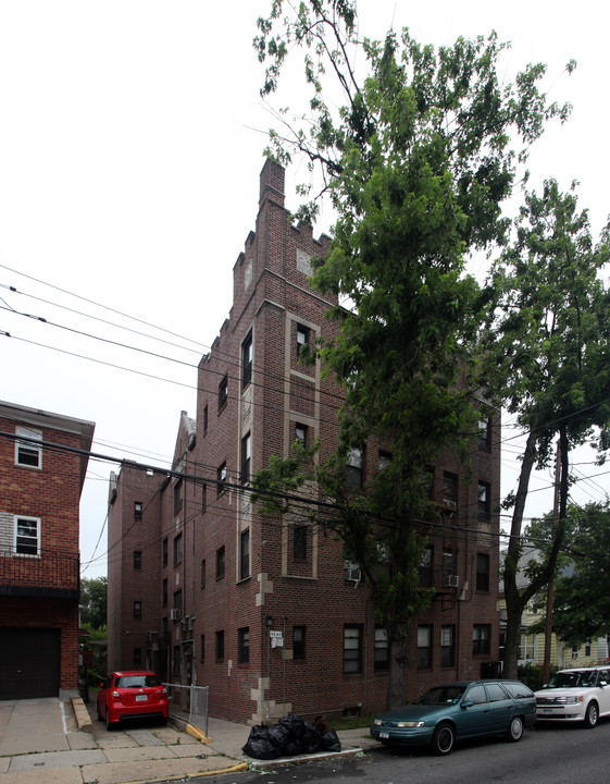 42-43 147th St in Flushing, NY - Foto de edificio