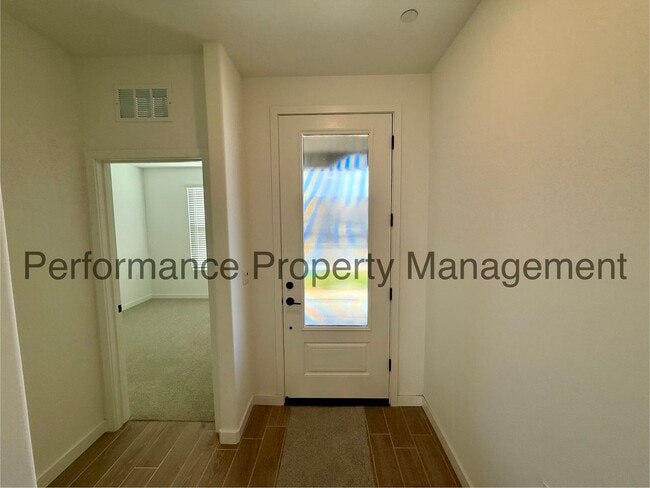 8710 Rawhide Ave in Shafter, CA - Building Photo - Building Photo