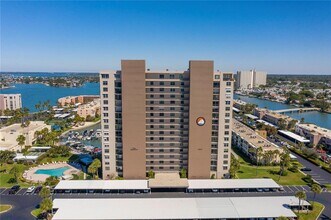 7300 Sun Island Dr S in South Pasadena, FL - Building Photo - Building Photo