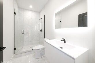 Bosworth Place in Chicago, IL - Building Photo - Building Photo