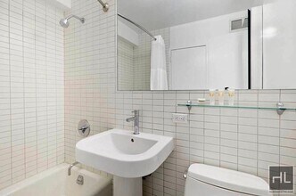 East 39th Street, Unit 17D in New York, NY - Building Photo - Building Photo