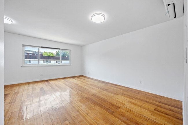 657 Evergreen Ave in Brooklyn, NY - Building Photo - Building Photo