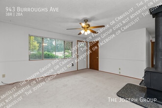 943 Burroughs Ave in Oak Harbor, WA - Building Photo - Building Photo