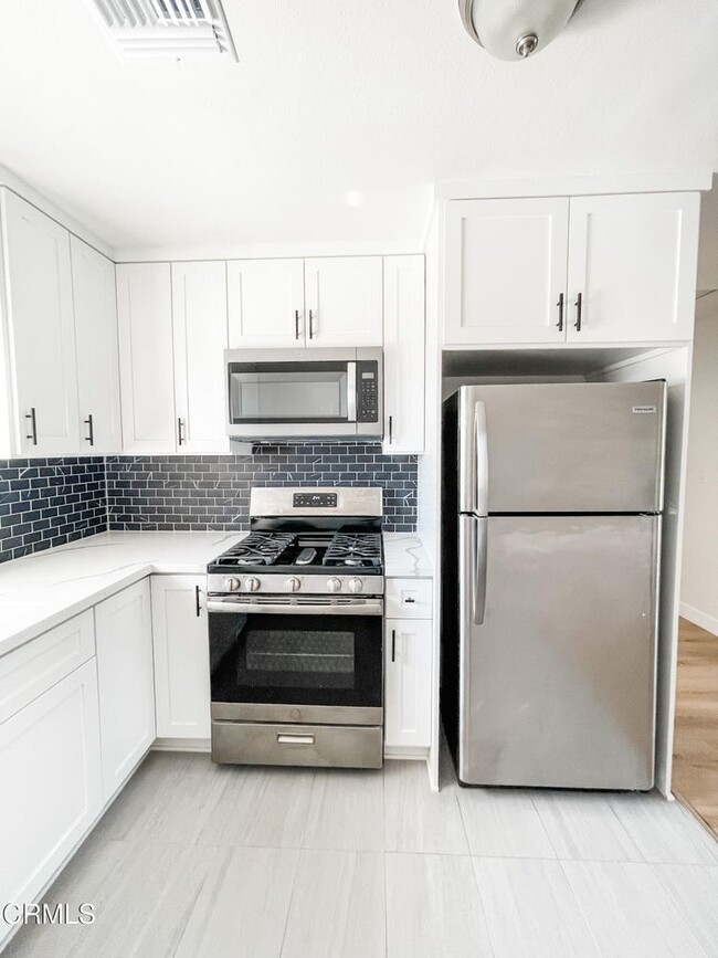 property at 1121 W Exposition Blvd