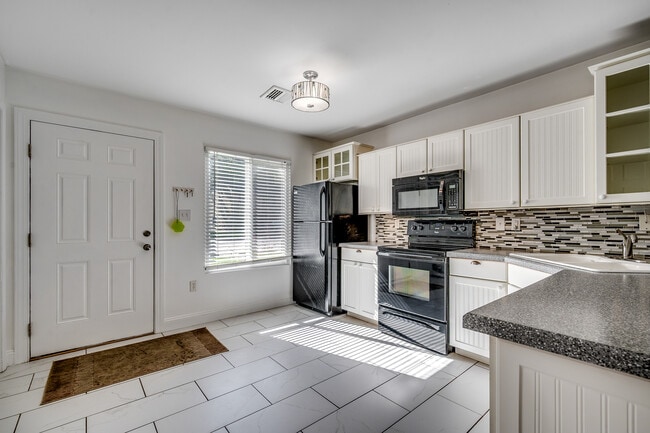 38 Beaver Pond Loop, Unit 18 in Pawleys Island, SC - Building Photo - Building Photo