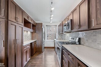 575 Grand St-Unit -E1505 in New York, NY - Building Photo - Building Photo