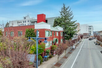 Burwell Apartments in Bremerton, WA - Building Photo - Building Photo
