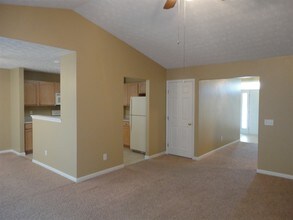 6923 Belleglade Dr in Huber Heights, OH - Foto de edificio - Building Photo