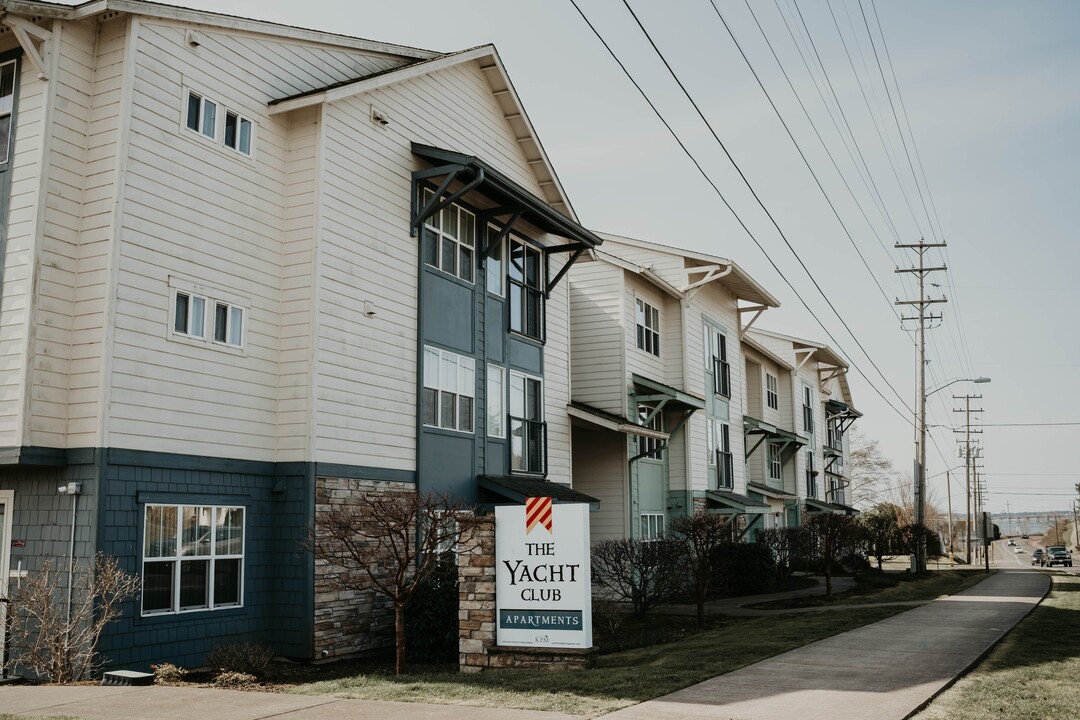 The Yacht Club Apartments Photo