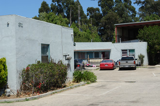 2711 Soquel Ave in Santa Cruz, CA - Foto de edificio - Building Photo