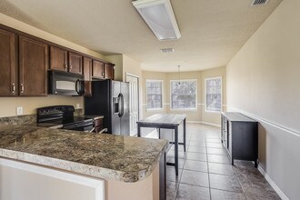 2341 Chatham Pl Dr in Orlando, FL - Foto de edificio - Building Photo