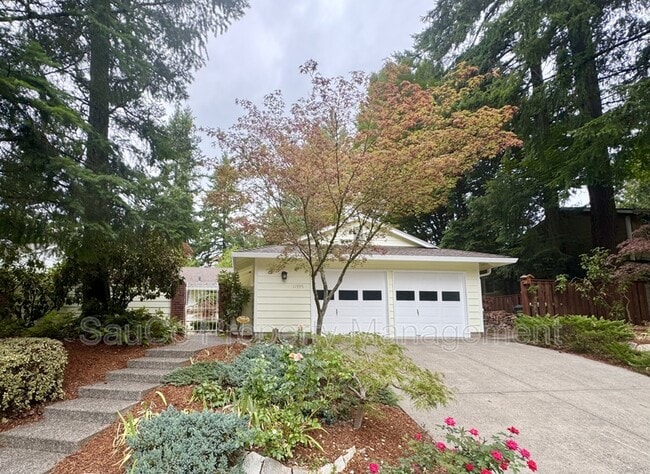 11995 NW Dumar Ln in Portland, OR - Building Photo - Building Photo
