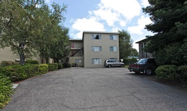 330 Monte Diablo Ave in San Mateo, CA - Foto de edificio - Building Photo