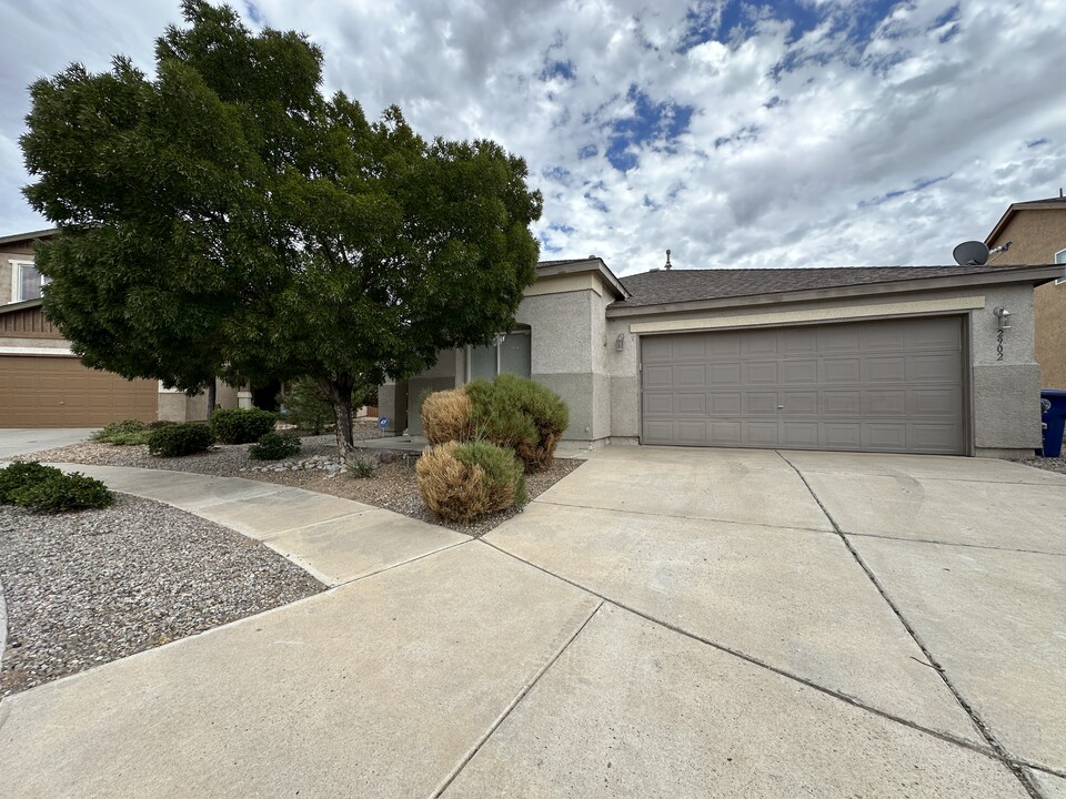 2902 Gault Trail SW in Albuquerque, NM - Building Photo