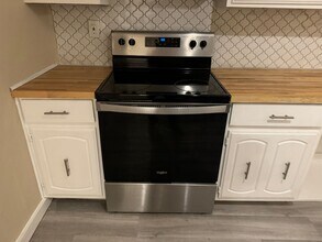 211 E Bonner Ave in San Antonio, TX - Building Photo - Building Photo