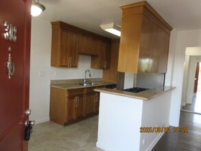 20327 Saticoy St in Los Angeles, CA - Building Photo - Building Photo