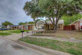 406 Valley Spring Dr in Arlington, TX - Building Photo - Building Photo