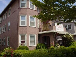 785 Washington St, Unit 1 in Brookline, MA - Building Photo - Building Photo