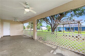 127 SW 11th Terrace in Cape Coral, FL - Foto de edificio - Building Photo
