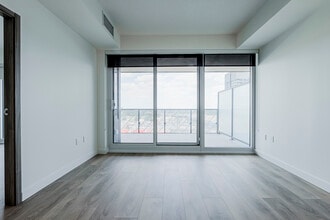 95-995 McMahon Dr in Toronto, ON - Building Photo - Building Photo