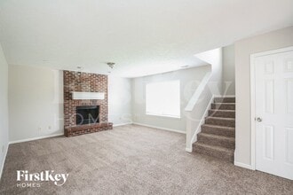 6312 Hazelhatch Dr in Indianapolis, IN - Foto de edificio - Building Photo