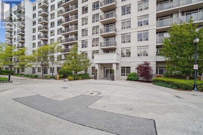 3650 Kingston Rd in Toronto, ON - Building Photo - Building Photo