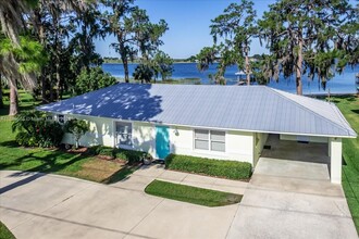 924 Lake Dr E in Lake Placid, FL - Building Photo - Building Photo