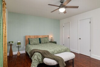 12888 Montfort Dr in Dallas, TX - Foto de edificio - Building Photo