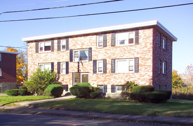 28 Curlew in Quincy, MA - Foto de edificio - Building Photo