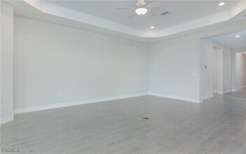 374 Spg Hl Lk Lp in Cape Coral, FL - Foto de edificio - Building Photo