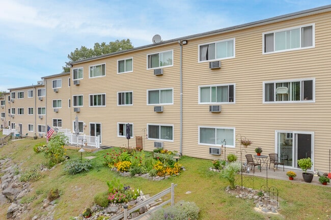 Horizon Homes in Naugatuck, CT - Foto de edificio - Building Photo