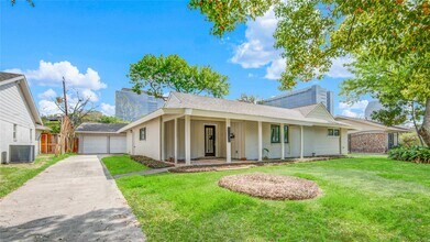 2131 Blue Willow Dr in Houston, TX - Building Photo - Building Photo