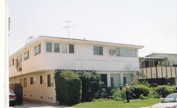 834 S Holt Ave in Los Angeles, CA - Foto de edificio - Building Photo