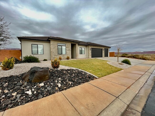 property at 306 W Red Vis Dr