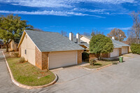 Cedar Garden Townhomes in Arlington, TX - Foto de edificio - Building Photo