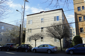 Mercedes Apartments in Seattle, WA - Building Photo - Building Photo