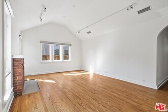 949 S Muirfield Rd in Los Angeles, CA - Building Photo - Building Photo