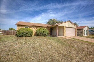 6901 Sandybrook Dr in Fort Worth, TX - Building Photo - Building Photo