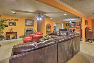 2109 Woodside Dr in Arlington, TX - Building Photo