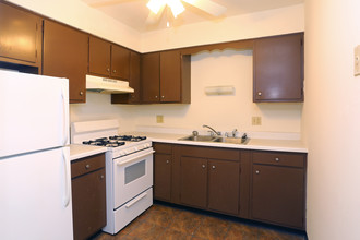 Mayfield Apartments in Valparaiso, IN - Building Photo - Interior Photo