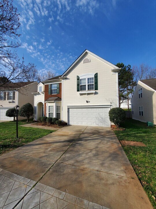 5600 Waverly Lynn Ln in Charlotte, NC - Building Photo