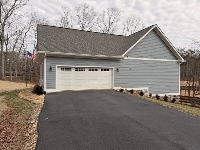 445 Farmer Cir in Mineral Bluff, GA - Foto de edificio - Building Photo