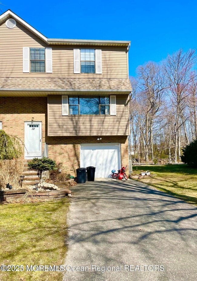 property at 58 Dortmunder Dr