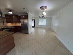 6580 Lake Blue Dr in Hialeah, FL - Building Photo - Building Photo