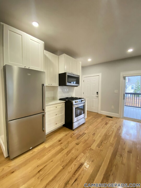 374 Oxford St in Cambridge, MA - Building Photo